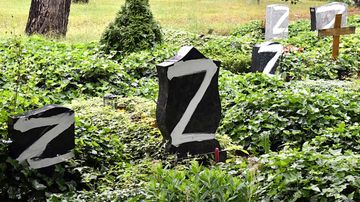 83 буквы Z: Неизвестные осквернили могилы в Берлине