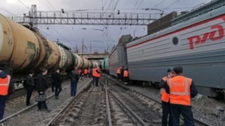 Как поезд сошел с рельсов. Смотреть фото Как поезд сошел с рельсов. Смотреть картинку Как поезд сошел с рельсов. Картинка про Как поезд сошел с рельсов. Фото Как поезд сошел с рельсов