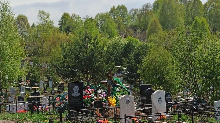 Жители Новокузнецка в день Святой Троицы смогут добраться до кладбищ на дополнительных автобусах