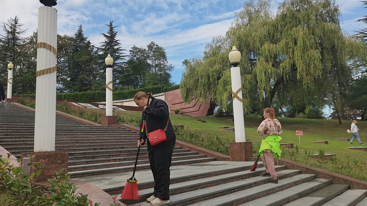 В Сочи более 3000 человек вышли на субботник