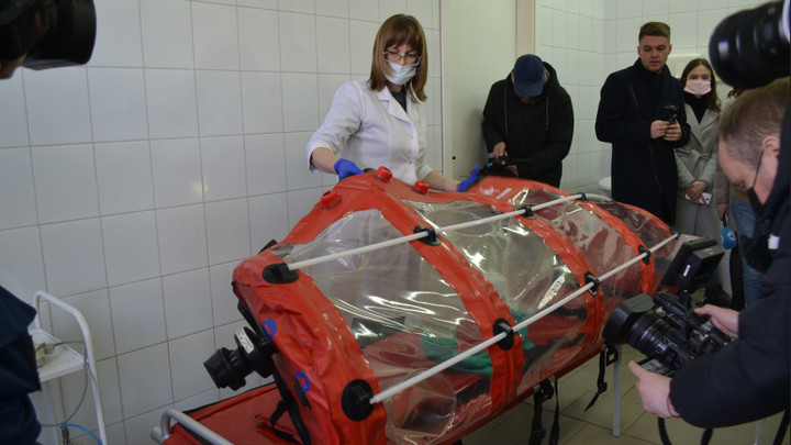 Увезли в колбе: Глава Колыванского района Новосибирской области госпитализирован с коронавирусом