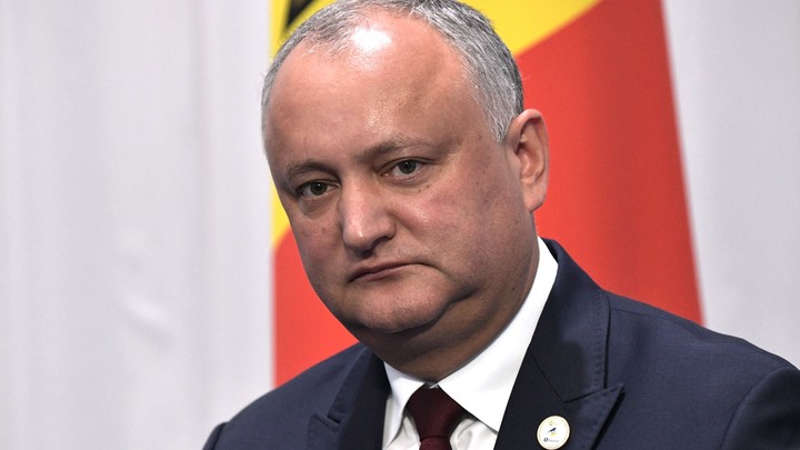 Экс-президент Молдовы призвал власти к политическому нейтралитету