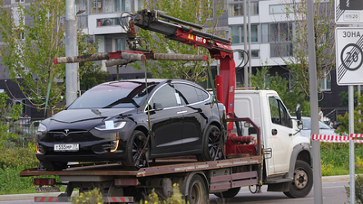 Mash: на Крымском мосту водителям электрокаров выписали десятки штрафов