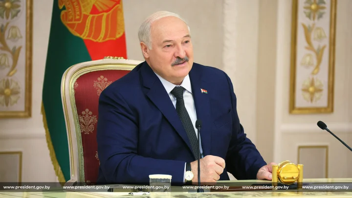 Лучше убирать хлеб, чем воевать. Умри, но сделай: Лукашенко отметился двумя громкими цитатами