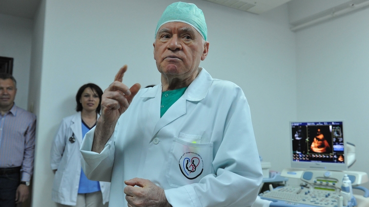 В подмётки не годится: Навальному напомнили о совести после оскорбления хирурга Бокерии