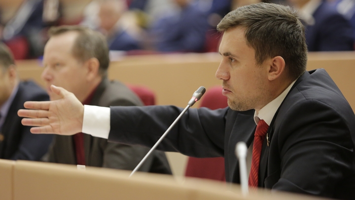 Саратовского депутата Бондаренко скрутили омоновцы перед заседанием облдумы