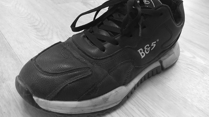 Жительница Сахалина бросила в мэра ботинок и получила квартиру