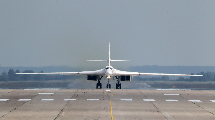 Российские Ту-160 с воздуха прикрыли войска на белорусской границе