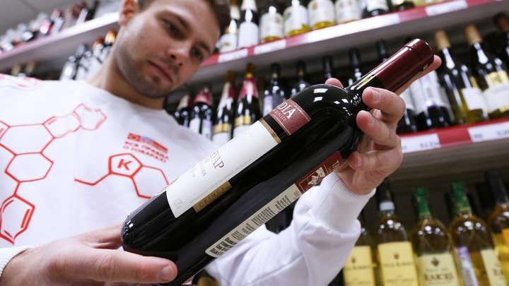 Вот так фокус! В Ростове-на-Дону со склада исчезли 75 тысяч литров просроченного вина