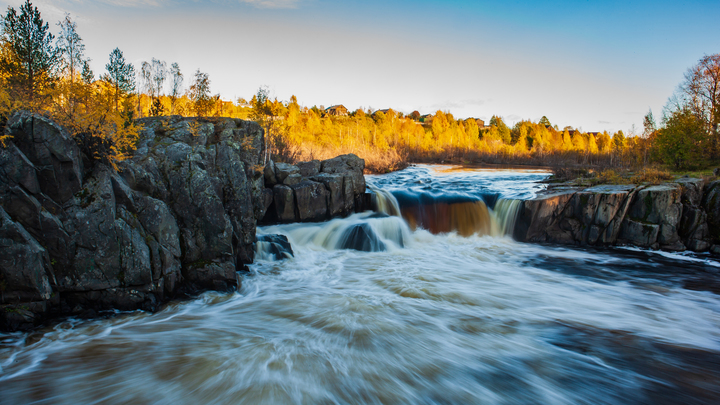 И тут бесноватых прорвало...: Спасшая детей девочка призналась в молитве и подверглась травле