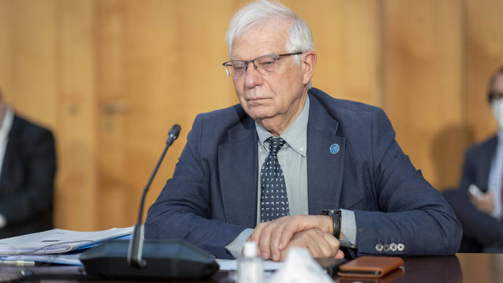 Вместо спасибо: В Европе возмутились вакцинной дипломатией России