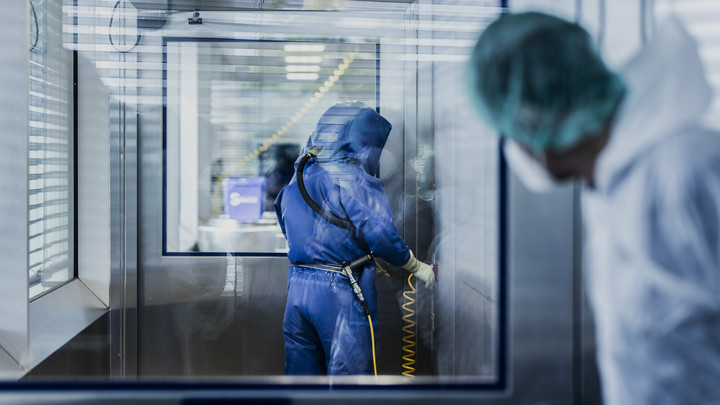 Малыши попадают в реанимацию: Медики предупредили об особенно злой короне