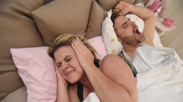 Осторожно, храп: Ночные шумы могут стать причиной инфаркта, диабета и даже рака - врач