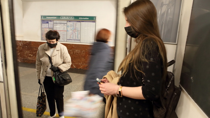 Нарушителей масочного режима в Санкт-Петербурге будут штрафовать не только полицейские