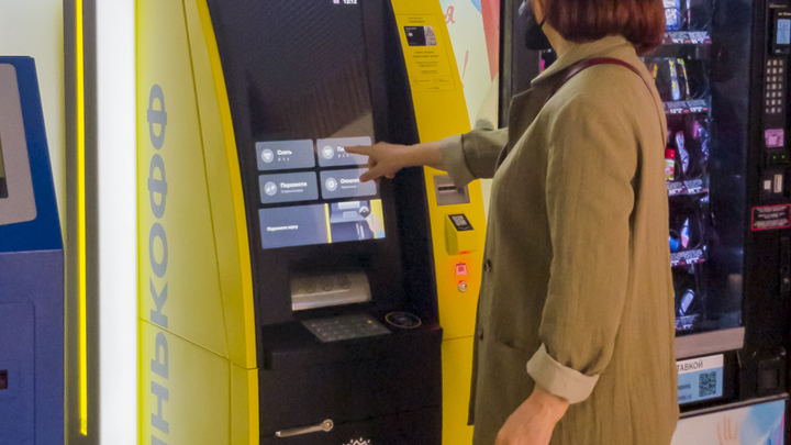 Что с приложением Тинькофф? Пользователи сообщают о массовом сбое и проблемах в работе банка