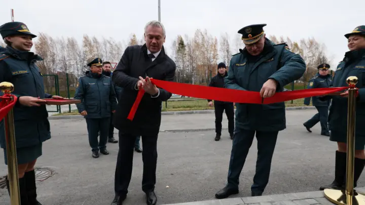 Глава МЧС и губернатор Травников открыли новую пожарно-спасательную часть в Кольцово