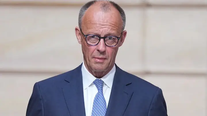 DPA: Мерц сгладил конфликт с Лулой и предложил потанцевать в Белене