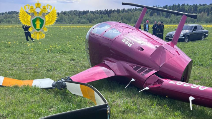 В Подмосковье упал частный вертолет Robinson: появилось видео