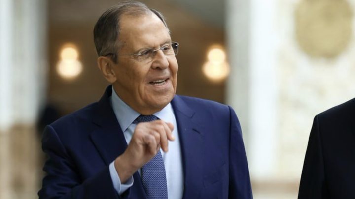 Достал из пакета - и все обомлели: Лавров символично поблагодарил участников саммита ООН