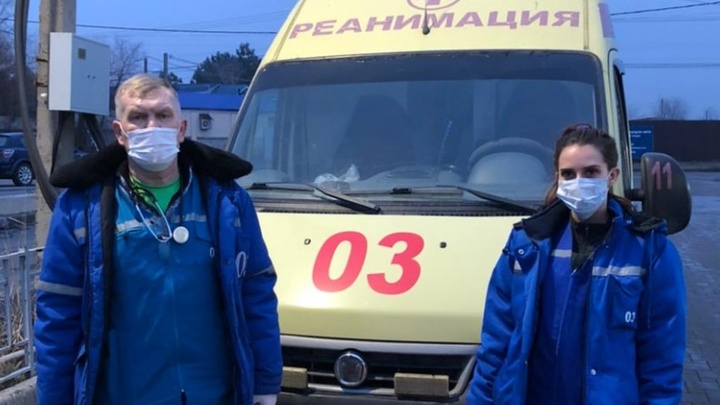 В Батайске пациент встретил бригаду скорой помощи с автоматом в руках