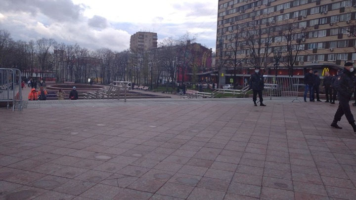 Протестующие пошли на крайние меры, но… протест слит: Толпу навальнят засмеяли