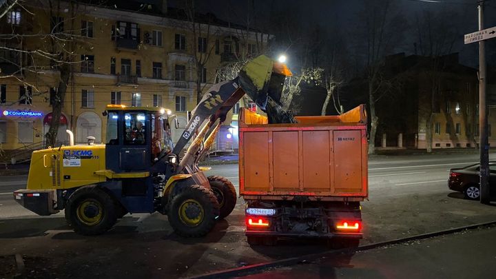 В Челябинске в ноябре на уборку улиц вышла летняя техника