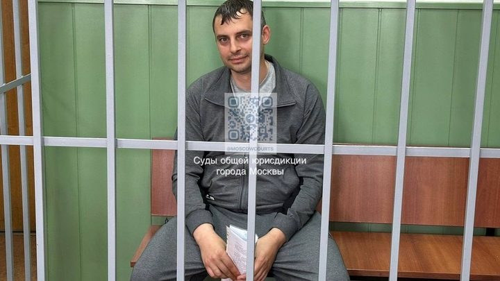 Улыбался за решёткой. Бывшего вице-губернатора Кубани Власова отправили под стражу по обвинению во взяточничестве