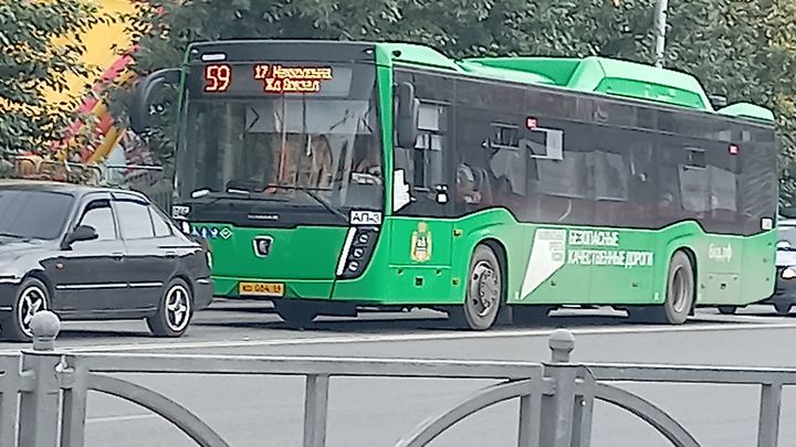 В Екатеринбурге в воскресенье утром загорелся пассажирский автобус