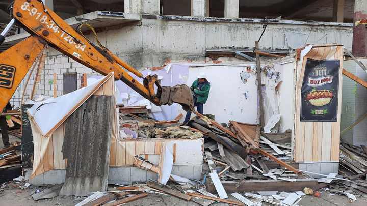 В Краснодаре снесли очередное кафе-самострой