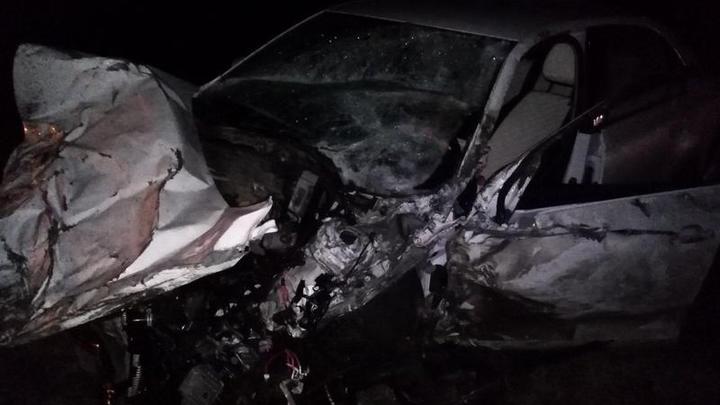 В Курганской области легковой автомобиль столкнулся с тремя грузовиками