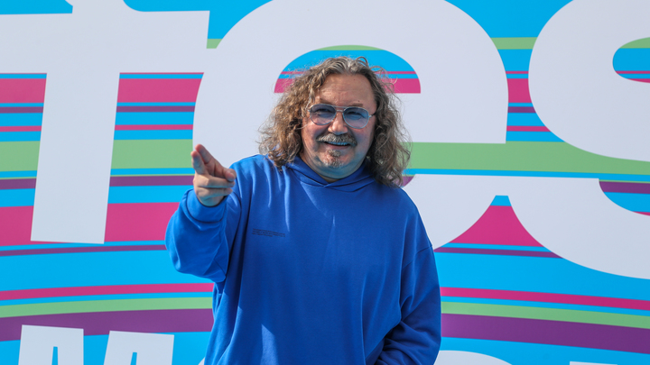 Игорь Николаев уехал из России и начал писать стихи