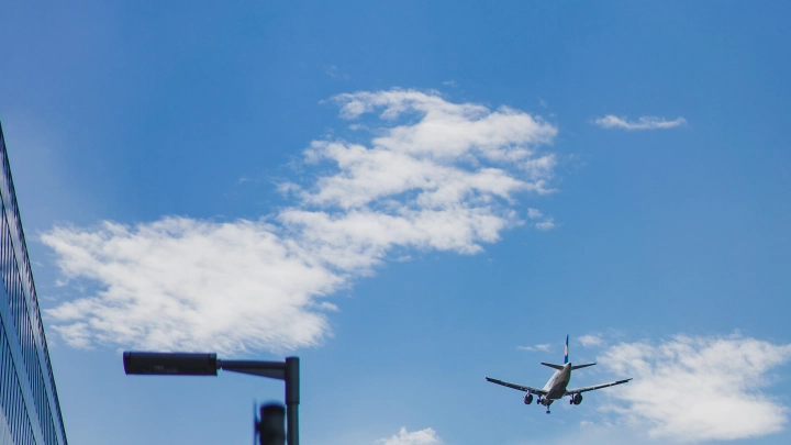 Самолёт с освобождёнными из украинского плена бойцами приземлился в Подмосковье