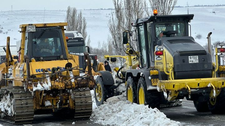 Главы муниципалитетов Ростовской области призвали людей не выезжать из городов из-за снега