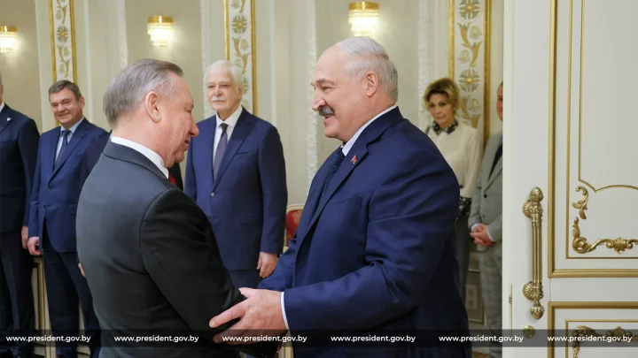 Лукашенко предложил Петербургу ремонтировать всю белорусскую технику