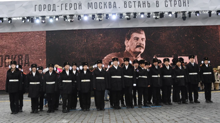 И на парад Победы тоже не пойдёт: Праправнук Сталина. Что с ним стало?