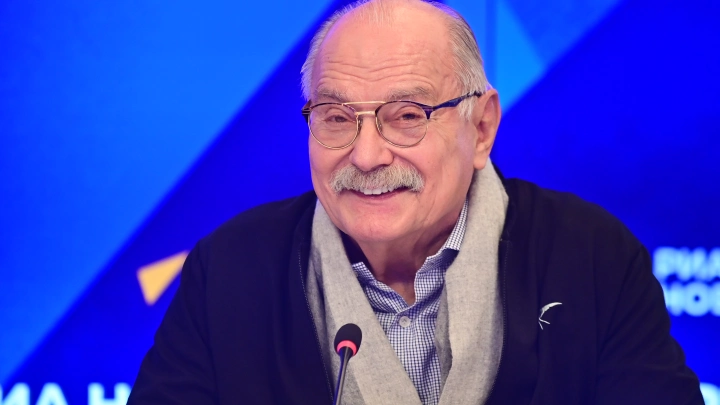 Когда все отвернулись, Михалков протянул руку: О главном качестве друга напомнил Николай Бурляев