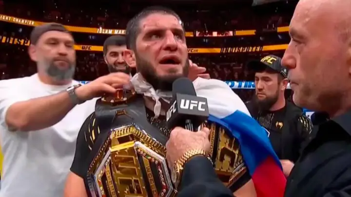 Флаг России и рекорд: Махачев защитил титул чемпиона UFC 330 в поединке с Гэрри