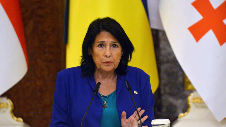 Грузинский парламент не смог отправить в отставку президентку Зурабишвили