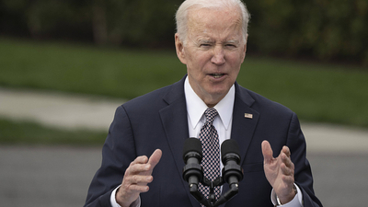 Под охраной спецслужб: Журналисты рассказали о жизни сына Байдена в осаждённом замке