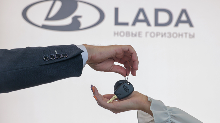 «АвтоВАЗ» поднял цены на автомобили Lada в России