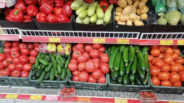 Стало известно, какие продукты подешевеют в Петербурге в этом году