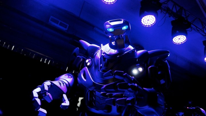 Коллеги-роботы: Угрожает ли ИИ профессиям людей?