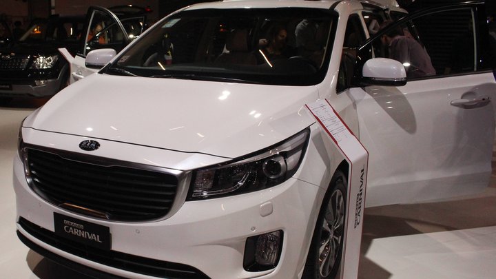 Многодетная семья из Запорожской области получила микроавтобус