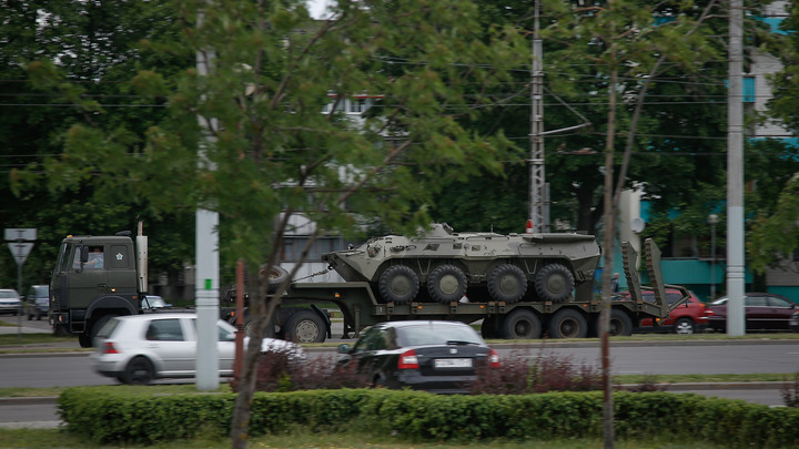 Закрыв глаза на Россию? DatViet обвинил Минск в поставках оружия в США