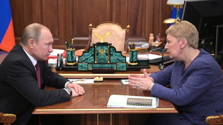 Не нужно их нахваливать, за зарплатой следите: Полная версия спора Путина с Васильевой об учителях - видео