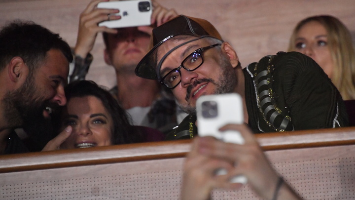 Филипп Киркоров обещал на ПМЭФ большую стройку и сбежал от вопроса об Украине