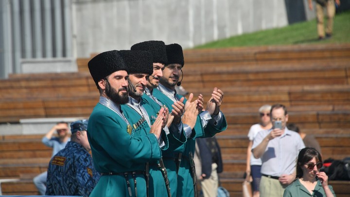 Танцоров, плясавших лезгинку во время терактов в Дагестане, задержали