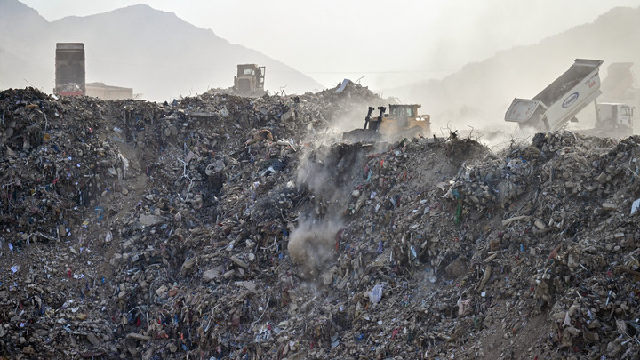 Нас убивают: жители станицы Полтавской слёзно просят решить проблему со свалкой