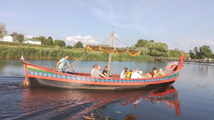 В Суздале спустили на воду туристические лодки раньше срока открытия навигации