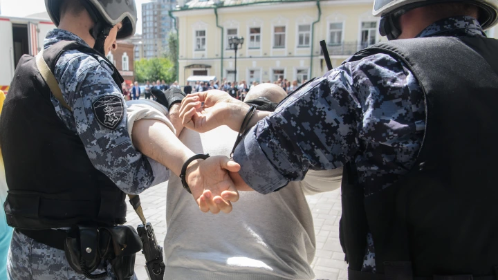 Ликвидирована легализовавшая в Москве тысячу мигрантов преступная группа